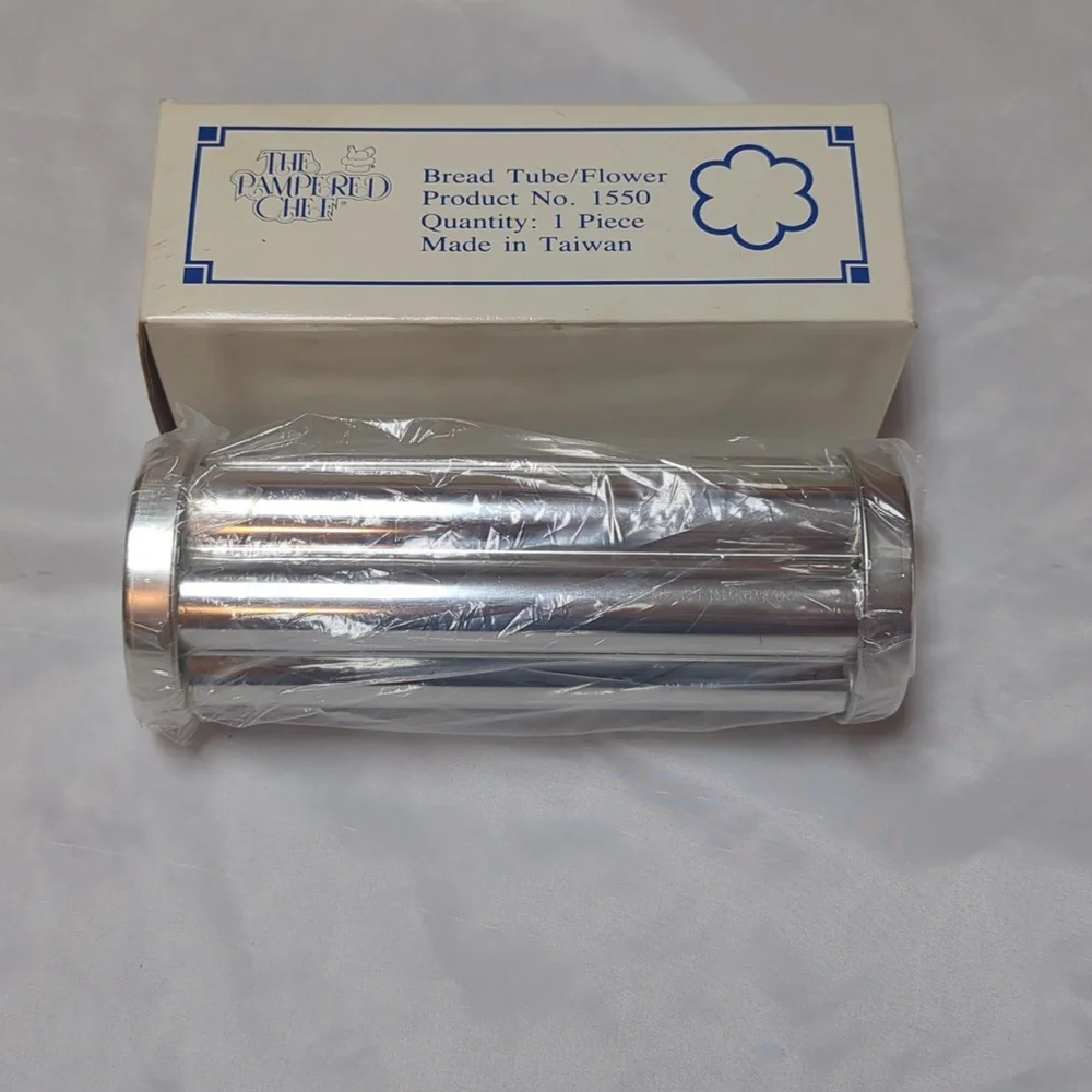 THE PAMPERED CHEF Bread Tube Flower Mold #1550 Holiday Baking Kitchen